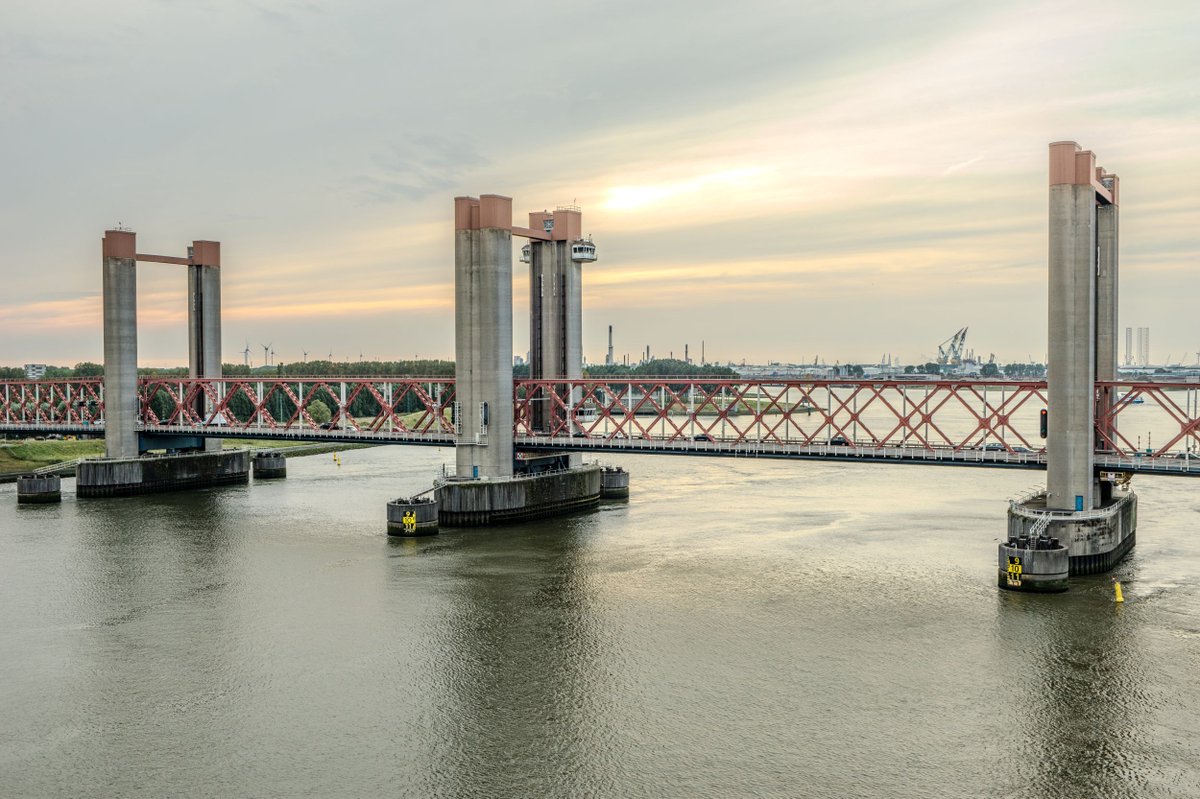 Weekendafsluiting Spijkenissebrug vr 4 april 22.00 uur – ma 7 april 05.00 uur. Omleiding via N218 (Hartelbrug) en A15 Botlekbrug. Pont beschikbaar voor (brom)fietsers en voetgangers. Meer info op  obi41.nl/y6brzhc9