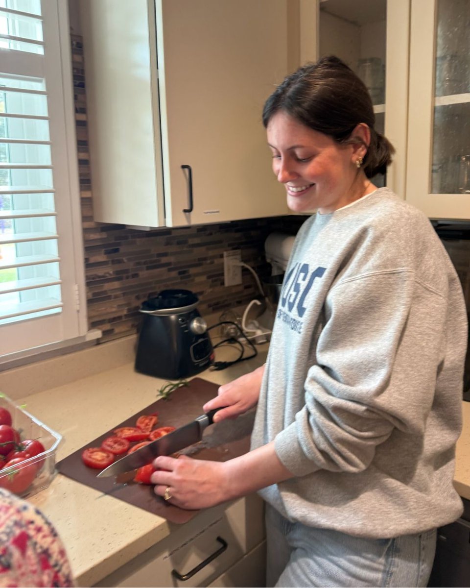 MUSC Alumni (@musc_alumni) on Twitter photo 🙌 We're proud of our Dental Student Alumni Council (DSAC) students (@muscdsac)🦷 for their community service and support in making alumni events successful. \
Recently, they served dinner at the Charleston Ronald McDonald House (<a href="/rmhccharleston/">RMHC Charleston</a>), an organization dear to us. 🙌 We're proud of our Dental Student Alumni Council (DSAC) students (@muscdsac)🦷 for their community service and support in making alumni events successful. \
Recently, they served dinner at the Charleston Ronald McDonald House (<a href="/rmhccharleston/">RMHC Charleston</a>), an organization dear to us.