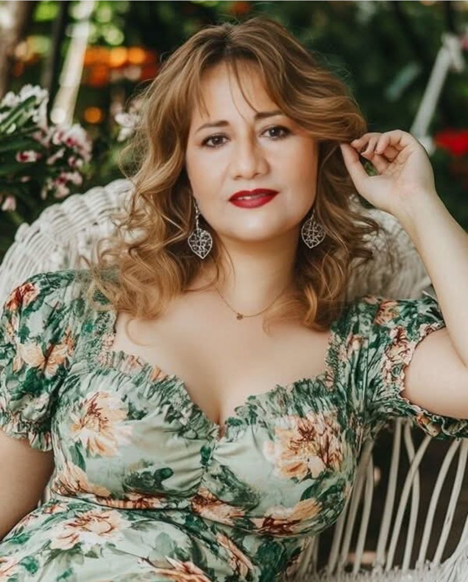 Meus maravilhosos amigos e amigas do X ))).... Uma ótima tarde cheia de muitas felicidades á vocês virtuais!!!