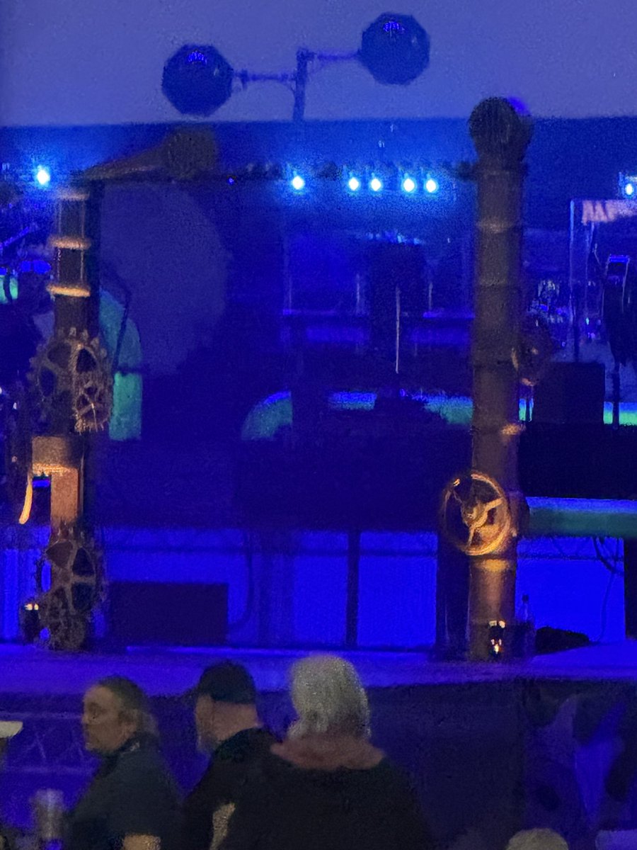 Douglas lindsay (@doug1tux1) on Twitter photo The part of Liam Neeson tonight in Glasgow will be played by this mesh screen <a href="/twotwofficial/">TheWarofTheWorlds</a> #TheEveOfTheWar The part of Liam Neeson tonight in Glasgow will be played by this mesh screen <a href="/twotwofficial/">TheWarofTheWorlds</a> #TheEveOfTheWar