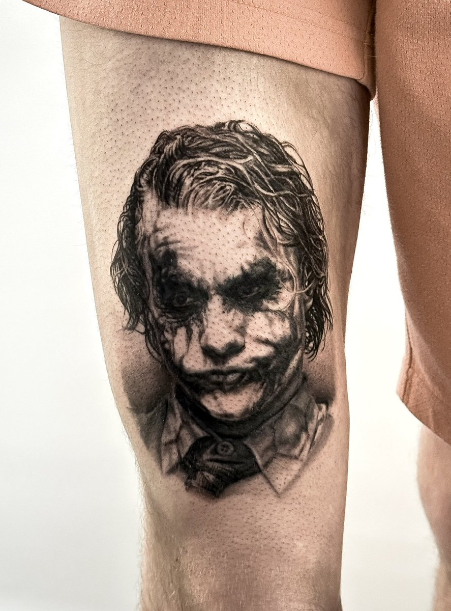 naomi_rosenblum's tweet image. Did my first tattoo of a portrait! When I started tattooing this was always a huge goal of mine and I had to share :) if you’re in ny and want a tattoo hmu!!