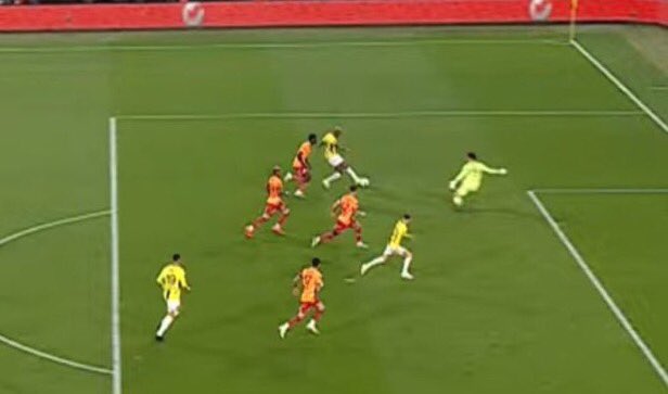 Türkiye bu pozisyona ofsayt verilmedi. Her yer de kollanmaya devam ediyorlar .

#FBvGS