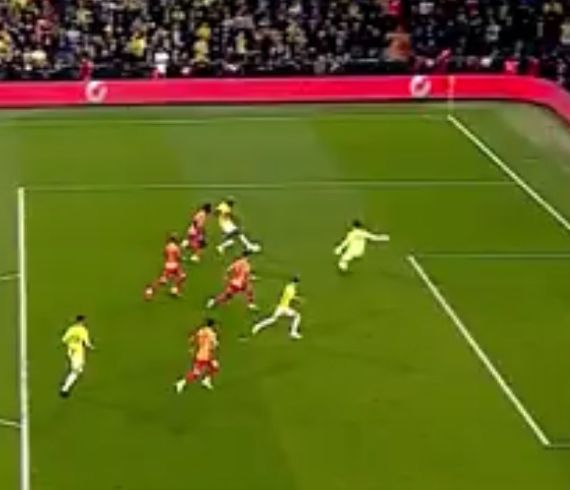 Şaka değil Türkiye'de bu pozisyona ofsayt verilmedi 😂
#FBvGS