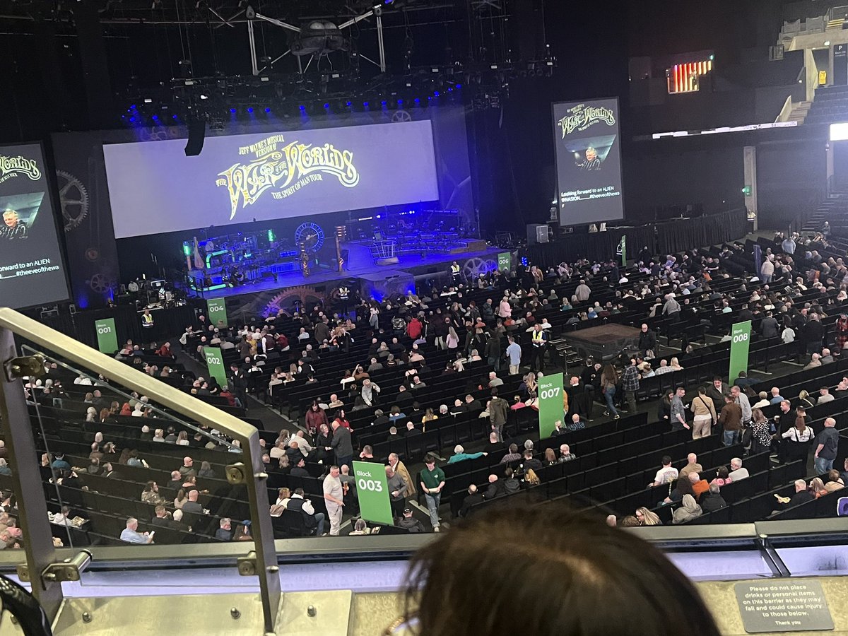 Cathy172's tweet photo. @twotwoofficial #waroftheworlds https://t.co/CMbg3Dylmn