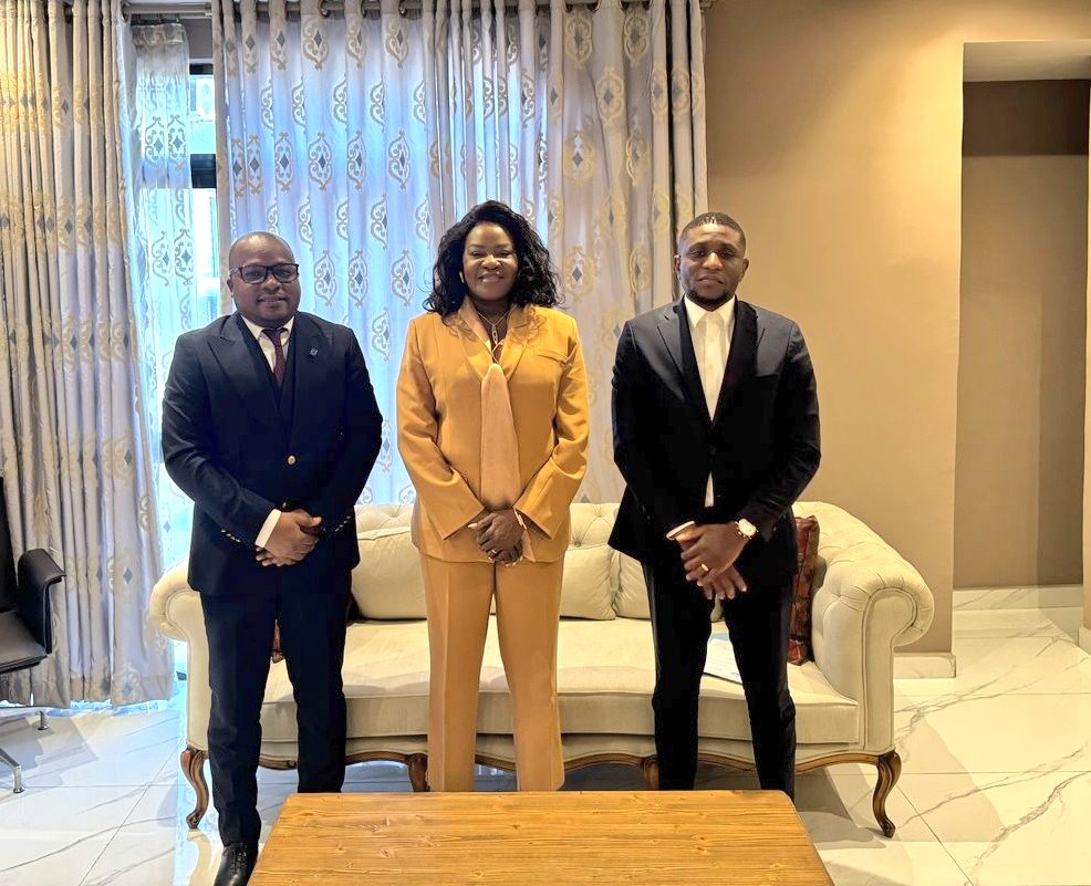 🗿 🅱️éton 2La ®️épublique 🇨🇩 (@2larepublique) on Twitter photo #RDC : L'Ambassadrice Itinerante du Chef de l'État en matière de Diplomatie, <a href="/isabellekibassa/">𝗜𝘀𝗮𝗯𝗲𝗹𝗹𝗲 𝗞𝗶𝗯𝗮𝘀𝘀𝗮 𝗠.𝗧</a>, a reçu en audience l'Ambassadeur International de la Jeunesse pour la paix, Trésor BAGAYAMUKWE <a href="/TBagayamukwe/">Trèsor BAGAYAMUKWE</a> et M. Cedrick TSHIMANGA <a href="/CedrickTshims/">Cedrick Tshimanga</a>, tous membres de l'ONG #HEKIMA, pour #RDC : L'Ambassadrice Itinerante du Chef de l'État en matière de Diplomatie, <a href="/isabellekibassa/">𝗜𝘀𝗮𝗯𝗲𝗹𝗹𝗲 𝗞𝗶𝗯𝗮𝘀𝘀𝗮 𝗠.𝗧</a>, a reçu en audience l'Ambassadeur International de la Jeunesse pour la paix, Trésor BAGAYAMUKWE <a href="/TBagayamukwe/">Trèsor BAGAYAMUKWE</a> et M. Cedrick TSHIMANGA <a href="/CedrickTshims/">Cedrick Tshimanga</a>, tous membres de l'ONG #HEKIMA, pour