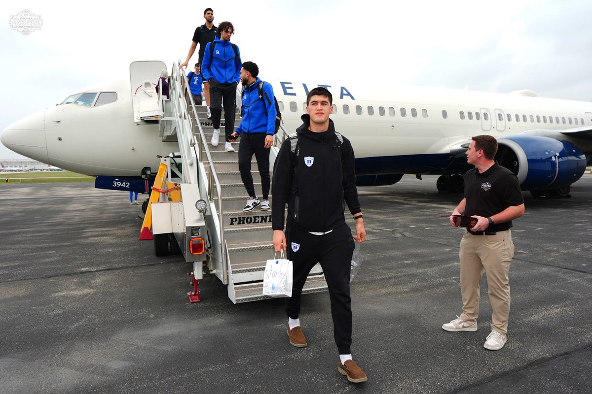 MFinalFour's tweet photo. The first to arrive in San Antonio: @DukeMBB ✈️😈

#MFinalFour https://t.co/3f6QSMsROb