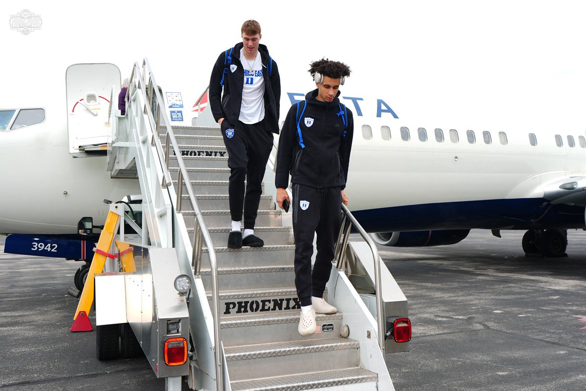 MFinalFour's tweet photo. The first to arrive in San Antonio: @DukeMBB ✈️😈

#MFinalFour https://t.co/3f6QSMsROb