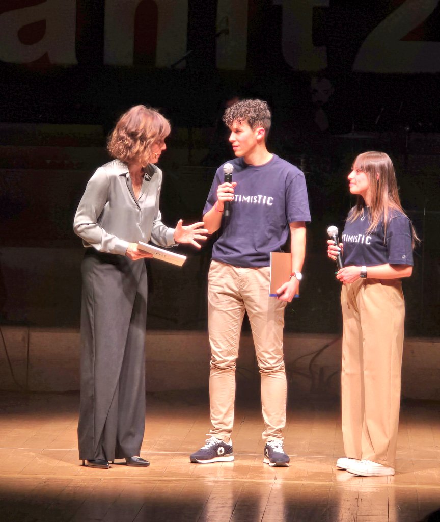 Carme Fenoll (@carmefenoll) on Twitter photo 💪🏆 #lanit2025 premia el Club de Dones Politècniques (UPC Alumni), Ana PĂ©rez-Neira (enginyera, dir. <a href="/CttcTech/">CTTC</a>), la comunicadora <a href="/HolaMariola/">Mariola Dinarès i Quera</a>. TambĂ© la LucĂa, la Laia i en Jordi, joves optimisTICs que despunten: el futur Ă©s seu!
<a href="/telecoscat/">TelecosCAT</a> <a href="/COEINF/">COEINF</a> <a href="/DonesPoliTech/">Dones Politècniques</a> <a href="/DCoeinf/">donesCOEINF</a> 💪🏆 #lanit2025 premia el Club de Dones Politècniques (UPC Alumni), Ana PĂ©rez-Neira (enginyera, dir. <a href="/CttcTech/">CTTC</a>), la comunicadora <a href="/HolaMariola/">Mariola Dinarès i Quera</a>. TambĂ© la LucĂa, la Laia i en Jordi, joves optimisTICs que despunten: el futur Ă©s seu!
<a href="/telecoscat/">TelecosCAT</a> <a href="/COEINF/">COEINF</a> <a href="/DonesPoliTech/">Dones Politècniques</a> <a href="/DCoeinf/">donesCOEINF</a>