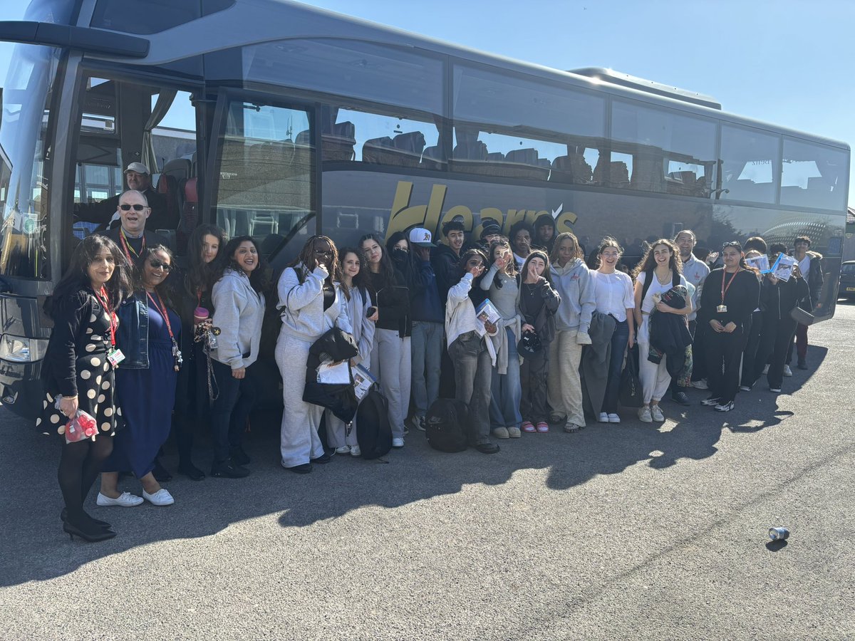 Canons_Harrow's tweet photo. And we are off to Florence, Italy! @LiceoPascoli #CanonsHighFlyers 🇮🇹✈️ https://t.co/7Oic0kA9Xc