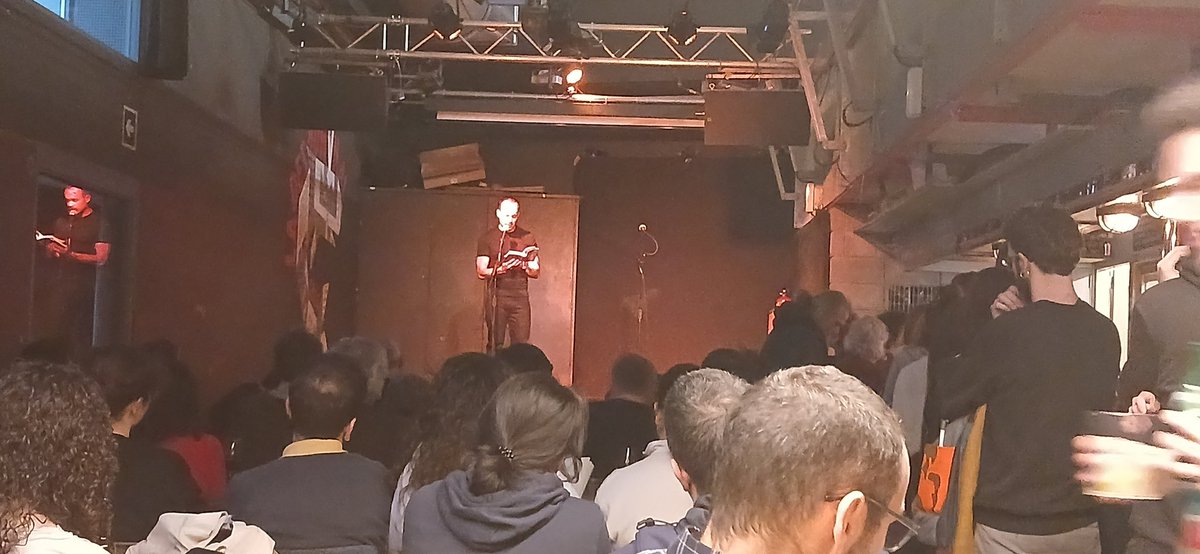 Ara cau un meteorit a la Deskomunal i no arribem amb versos a Guadalajara.

(Fotassa, una altra vegada.)