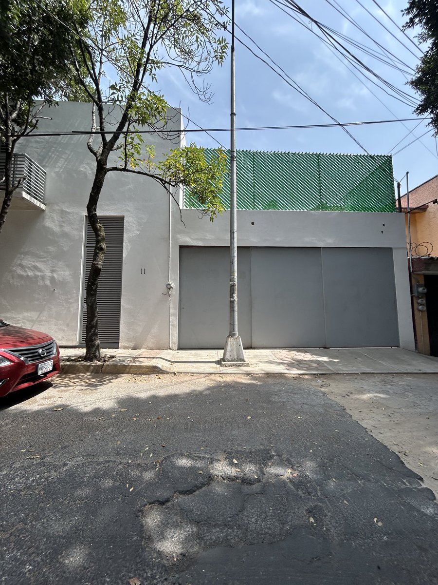 ⁦<a href="/Alcaldia_Coy/">Alcaldía de Coyoacán</a>⁩ a los dueños de esta construcción, en Cerro de Chapultepec 11, Romero de Terreros, se “les hizo fácil” cavar en la calle, muy transitada porque da salida a Cerro del Agua, y no se ve para cuándo arreglen ese daño a la vía pública.