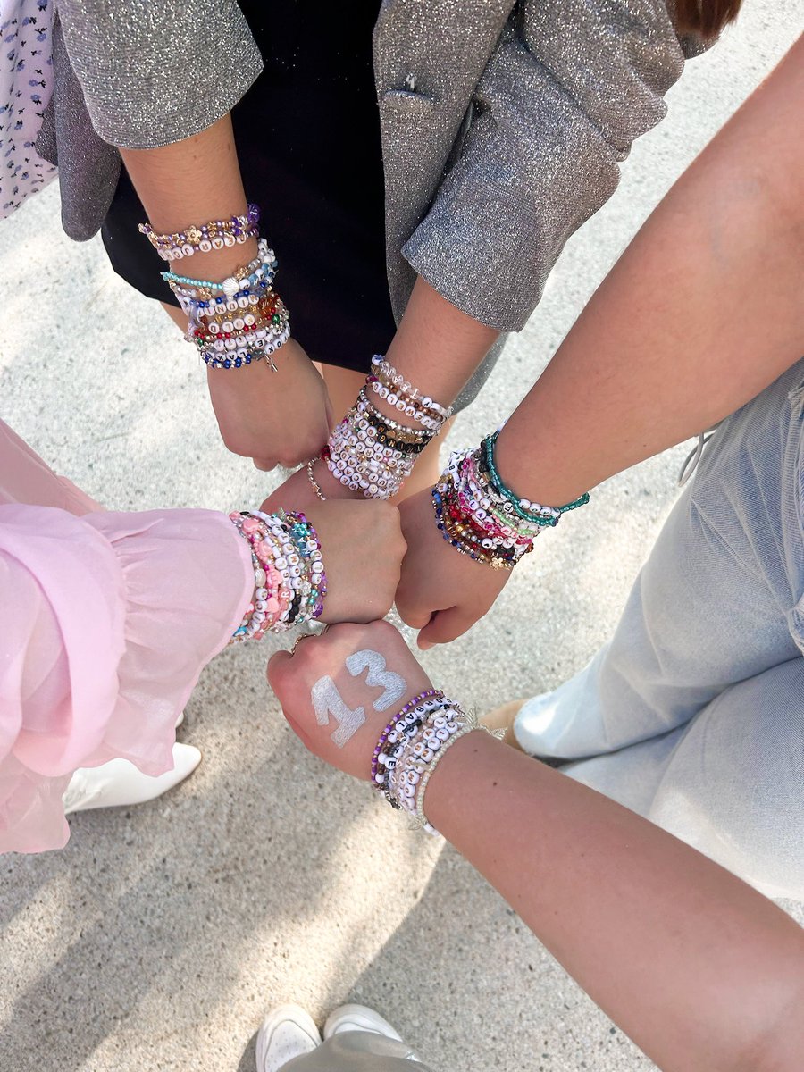 daylambre13's tweet image. uhhh qrt if u like taylor swift 🤩
@taylorswift13 @taylornation13