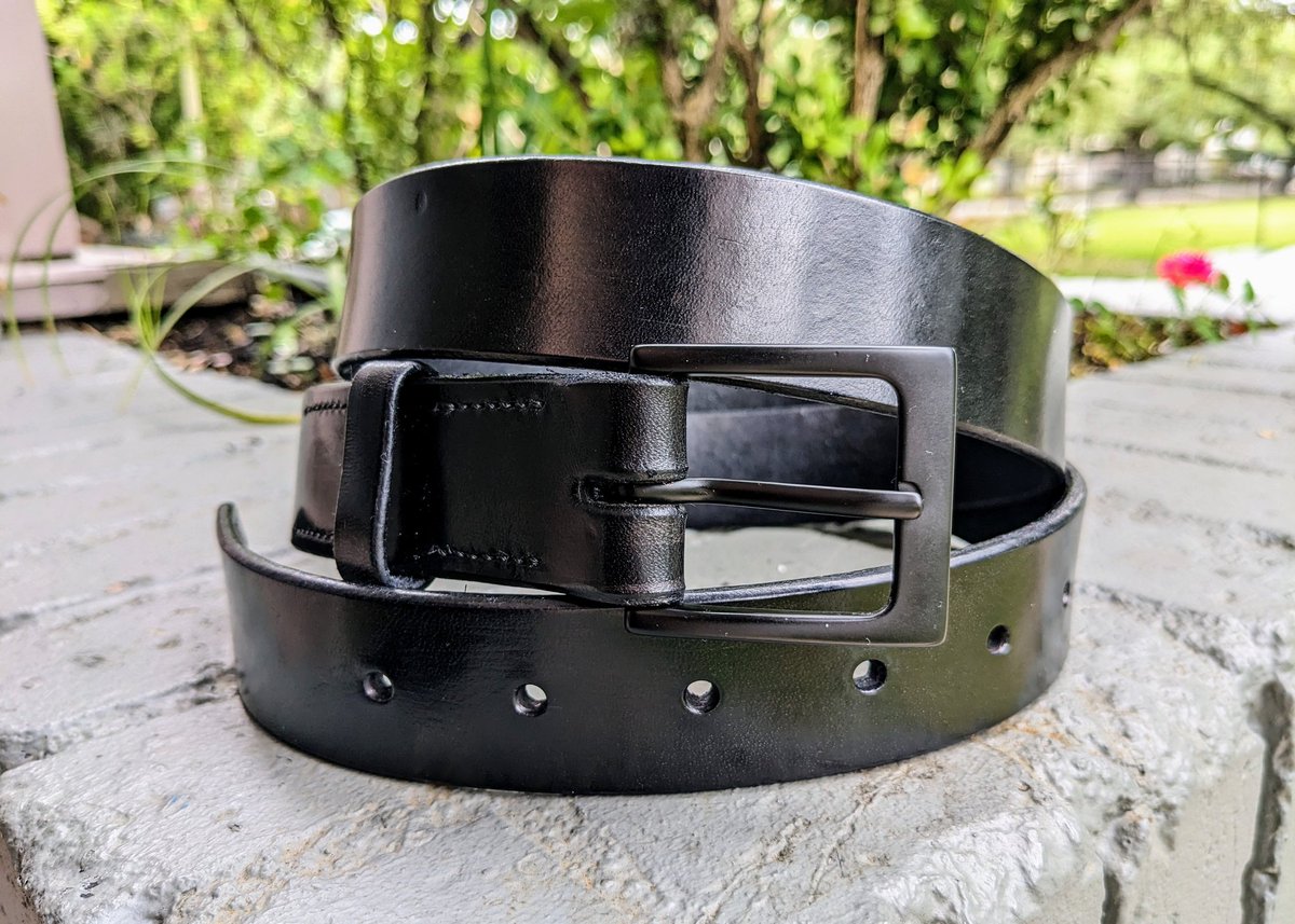 flyingmonk_lg's tweet image. I love contrast, but this completely blacked-out belt ended up looking awesome. The buckle is PVD coated brass (kind of a crazy process) which gives it better durability than a standard paint coating.