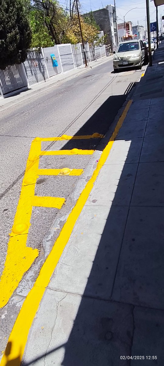 fdo_rios's tweet photo. Muy agradecidos con el personal de Ingeniería Vial de la @DMSPDGO, atendiendo la solicitud para delimitar zonas prohibidas de estacionamiento y evitar percances viales, aparte del trato cordial que tuvieron https://t.co/cJdyF5xXTJ