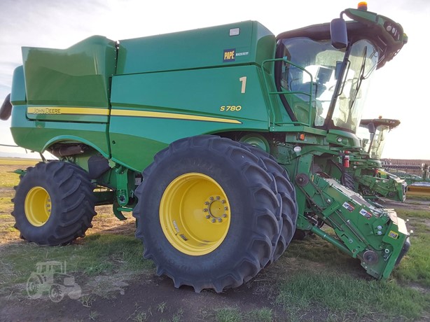 TractorHouse's tweet image. These two 𝟐𝟎𝟏𝟖 𝐉𝐎𝐇𝐍 𝐃𝐄𝐄𝐑𝐄 𝐒𝟕𝟖𝟎 Combines are for sale on #TractorHouse! 

💰$295, 000-- includes 640FD head
✨Great Condition 
💪ProDrive Transmission 
🔗ow.ly/AnZY50Vths7
🔗ow.ly/hNUy50Vths9

#Combines #FarmEquipment