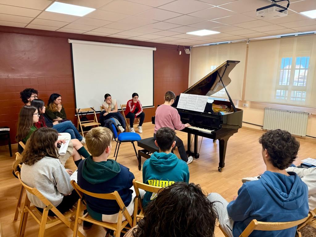 Como siempre un ambiente fantástico, profesorado implicado y alumn@s con gran interés por aprender en el Conservatori! Mil gracias por la invitación! Hasta muy pronto!