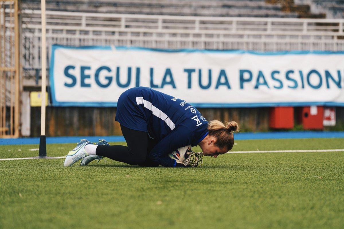 With <a href="/HelmaritFI/">Helmarit</a> 🇫🇮

#finland #helmarit #palloliitto #womensfootball #goalkeepers #uhlsportfr #uhlsportkeepers