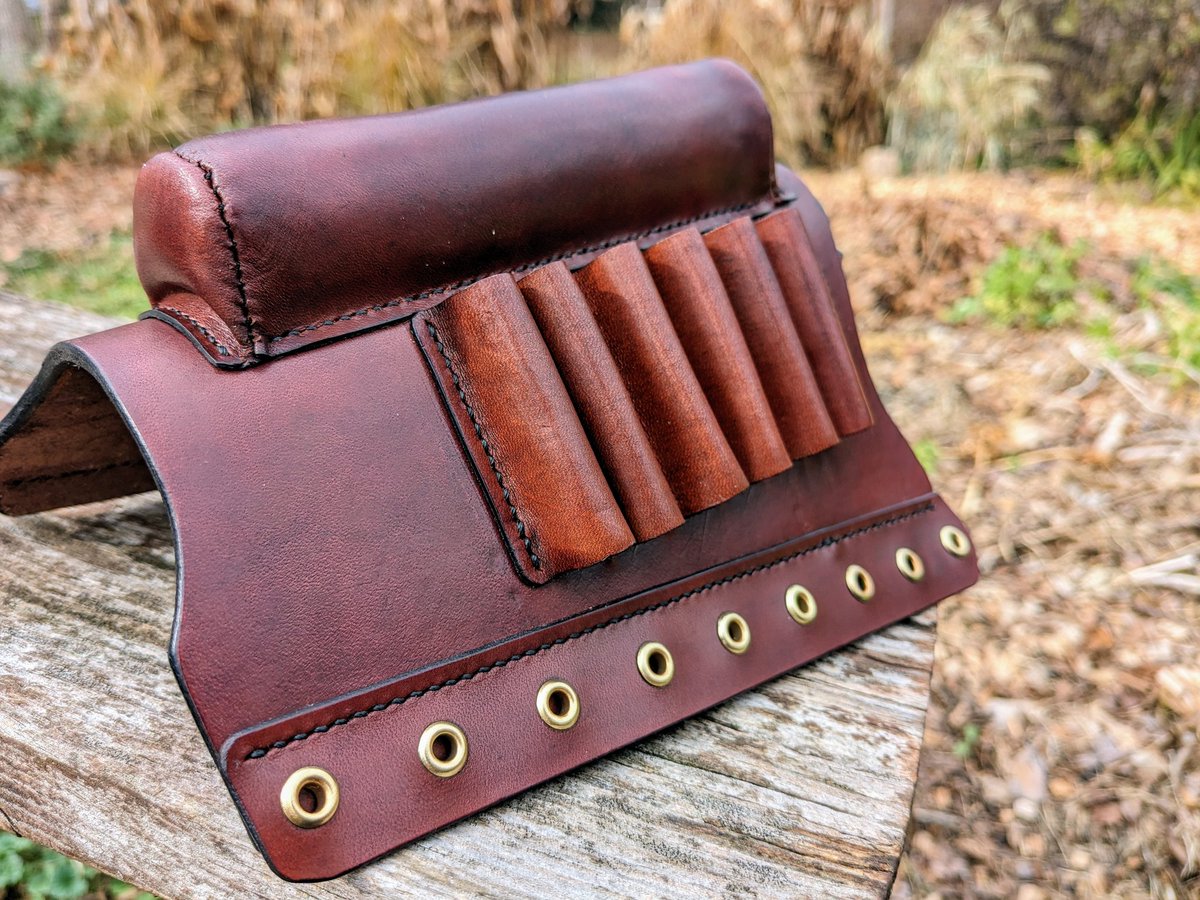 flyingmonk_lg's tweet image. Cuff for a Swiss K31. Got pictures before and after adding the cheek riser, which does make for a much more pleasant shooting experience. Those nickel coated GP11 rounds do steal the limelight though, not gonna lie.