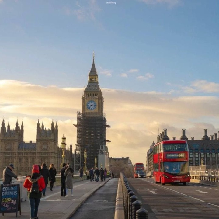 When the sun drowns, stars begin to write poetry