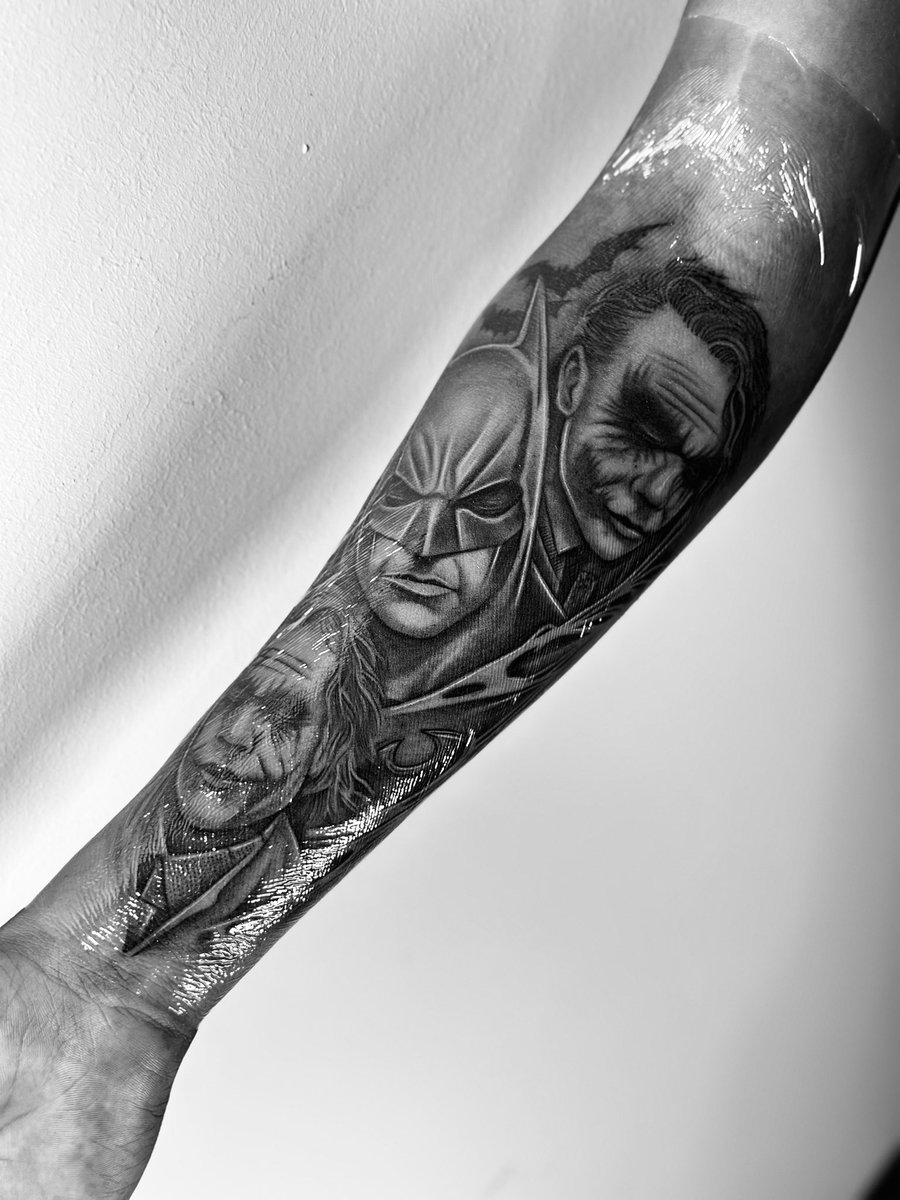 Ngilokhe ngikhona 👊🏼✅🔥🔥🔥 

BATMAN X JOKER TATTOO perfectly done ✅