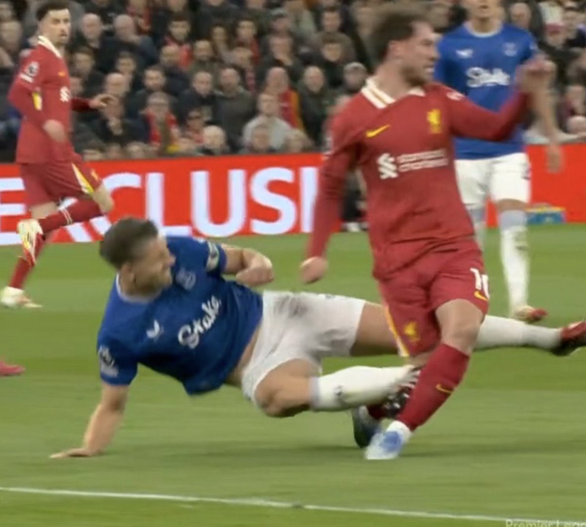 Watch LFC tweet media