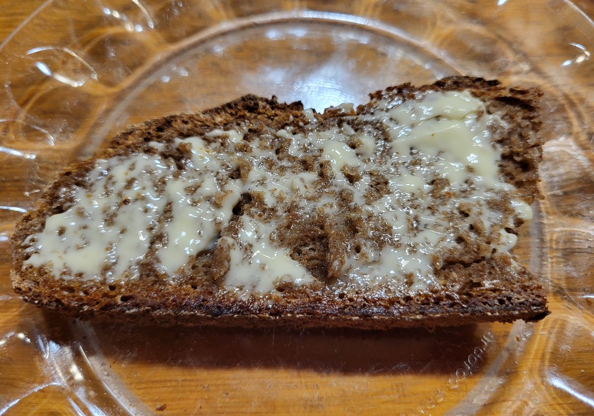 Kyllä siinä vielä voi sulaa...😋
#viikonleipäpäivitys #ruisleipä #Sormulankeittiöstä #itetein