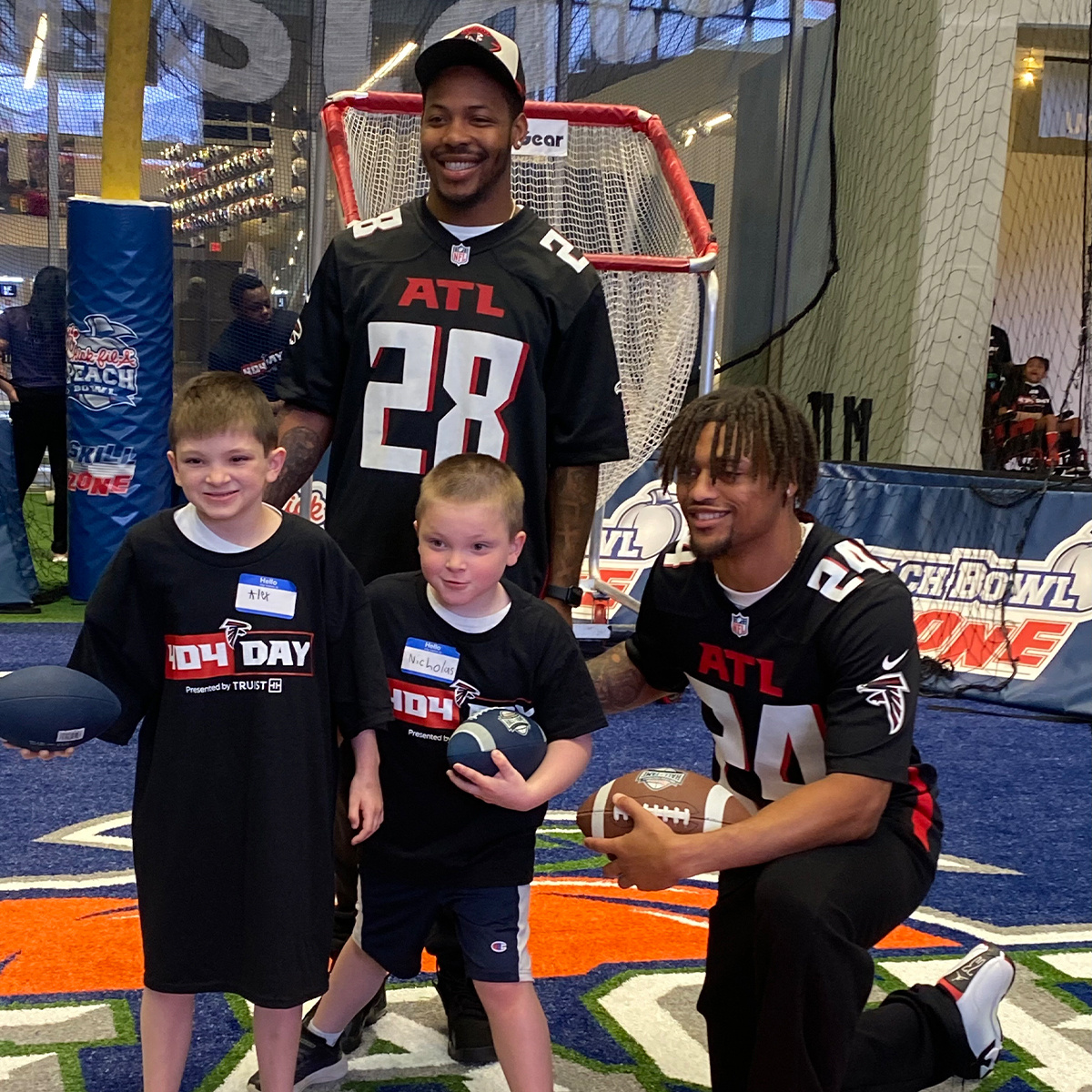 Uplifting Experiences connect athletes with people impacted by rare diseases—bringing hope, joy &amp; a sense of belonging through the power of sport. 🏈💪Your support makes it possible. Donate today: hubs.ly/Q03fCT2y0 #WeTackleRare