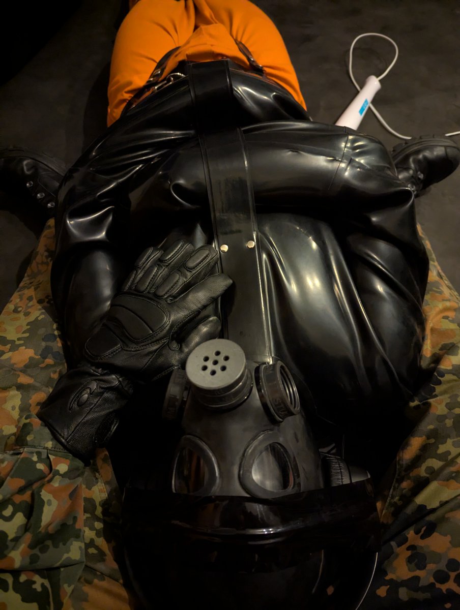 "just for a visit"... damn its a trap. i know it,
but <a href="/Snoopych2/">SnoopyCH</a> have some cozy Jackets ;-)