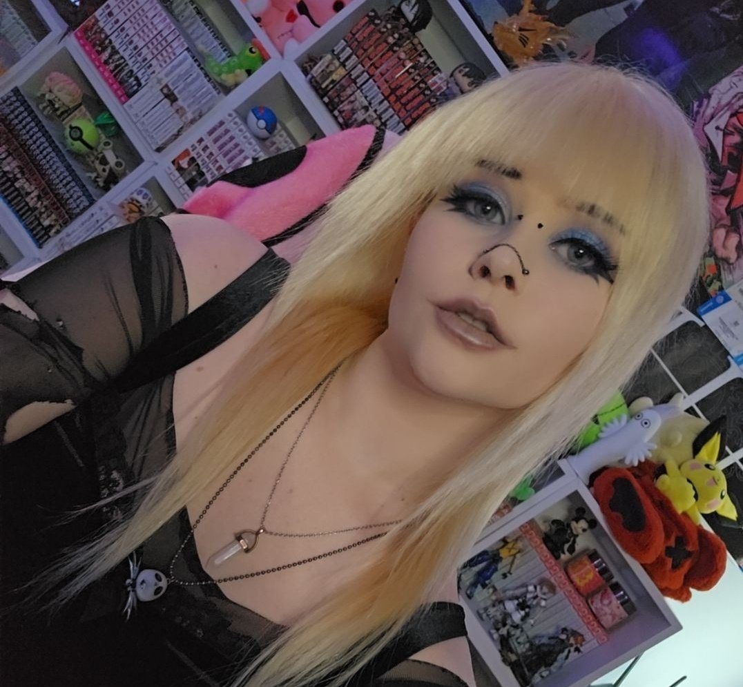 Which do you prefer? Dyed or blonde?
#Emo #Wig #scenegirl #Y2K
