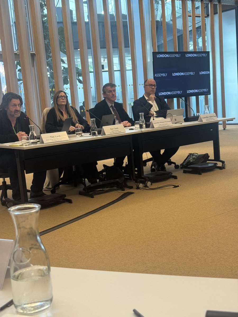 At #AssemblyPlanning scrutinising  Mayoral plans to pedestrianise Oxford Street. Informative discussion with <a href="/AdamHug/">Adam Hug</a>  <a href="/willnorman/">Will Norman</a> <a href="/Olszewski_RJO/">Richard Olszewski</a>  amongst other guests. Consultation open until 2/5.Andre