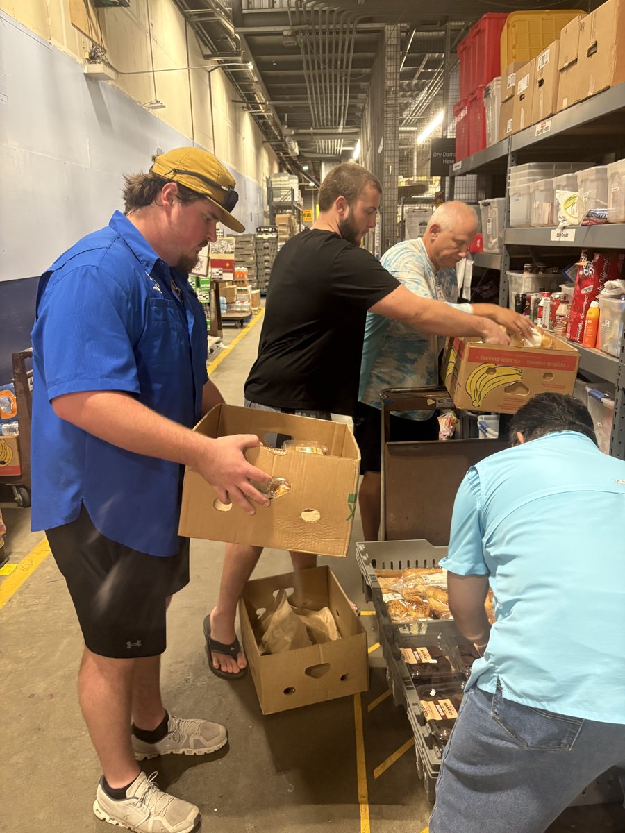 JavelinaFB's tweet photo. Good way to spend our morning helping out at Weavers of Love!
#GoJavelinas #TTDB https://t.co/YmlymzbrSl