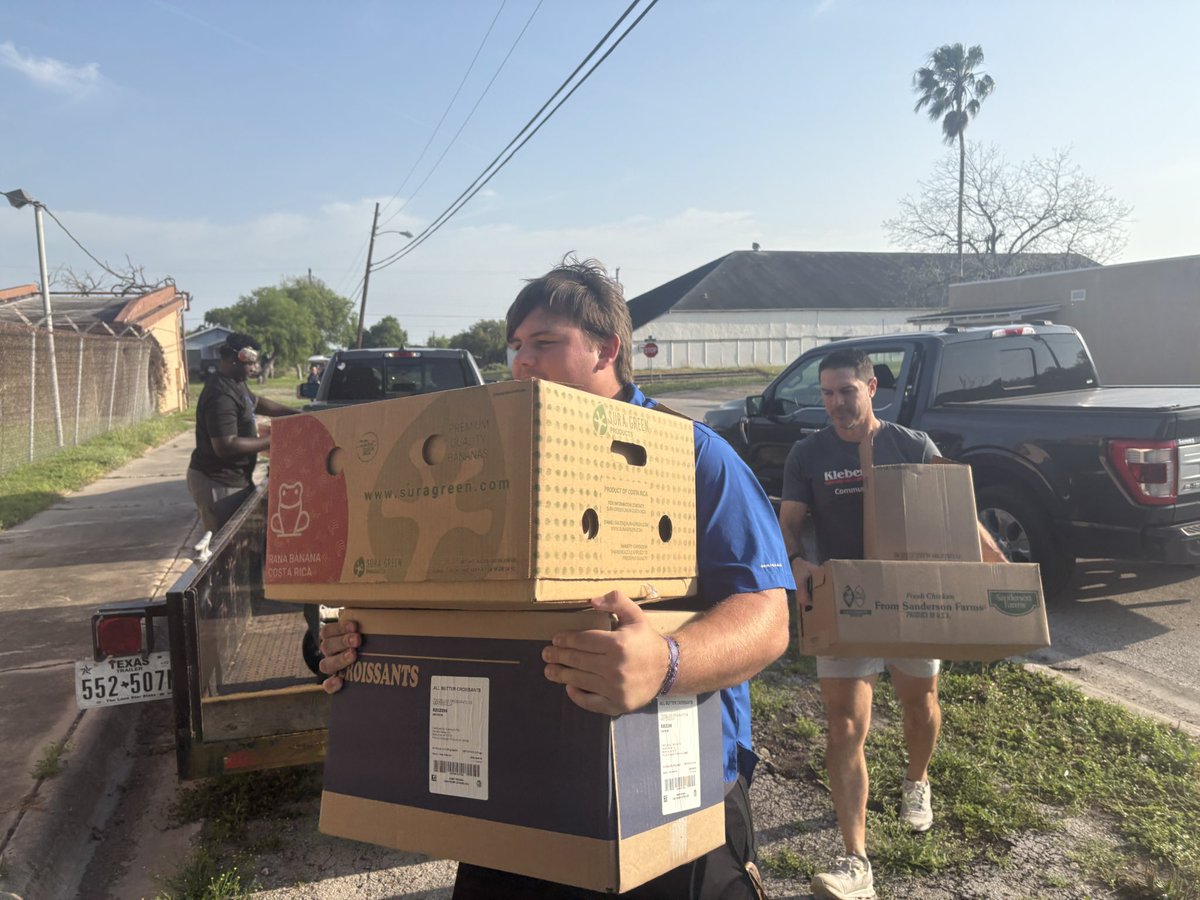 JavelinaFB's tweet photo. Good way to spend our morning helping out at Weavers of Love!
#GoJavelinas #TTDB https://t.co/YmlymzbrSl