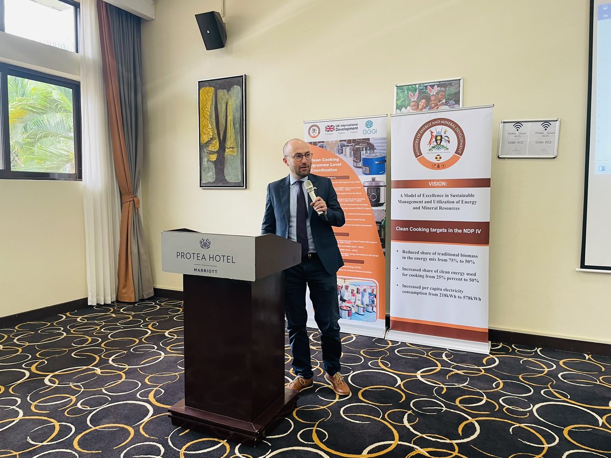 UKinUganda's tweet image. The @UKMECS programme continues to transform cooking methods in 🇺🇬, leading to cleaner, safer households.

Today, an award ceremony was held for technicians who have trained to repair #EPCs to support the smooth transition of e-cooking with #EPCs 

#CleanCooking
#GoFarGoTogether