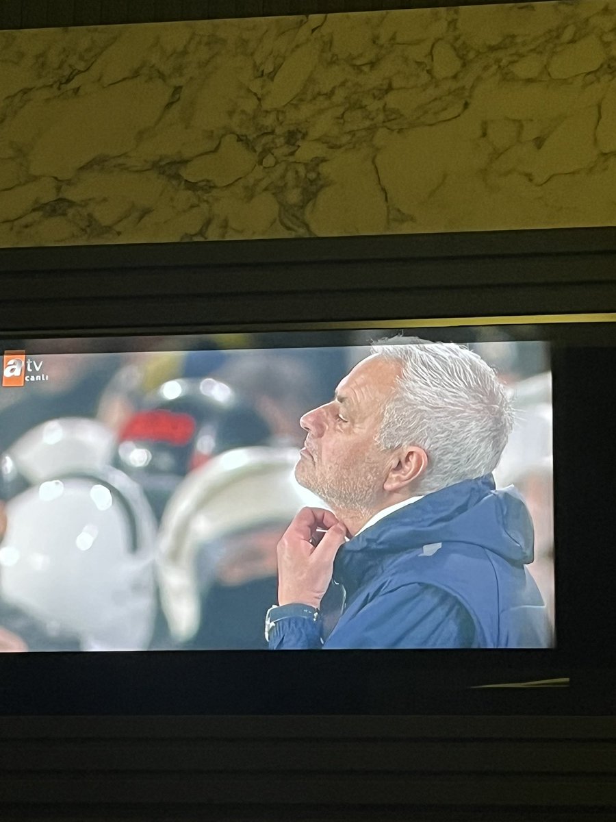 Ben nereye düştüm diye düşünüyor garibim. Nereden nereyeee..
 #GSvFB