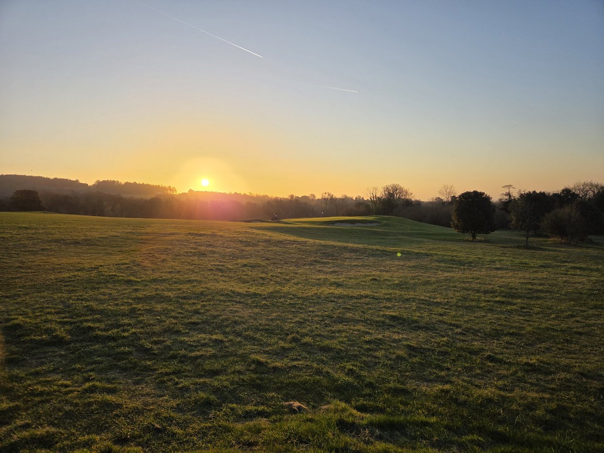 Stunning morning for golf i love this time of year <a href="/goodwood_golf/">Golf At Goodwood</a> <a href="/Goodwood_Estate/">The Goodwood Estate</a> #thedownscourse #greenkeeping #golf #sussex #chichester