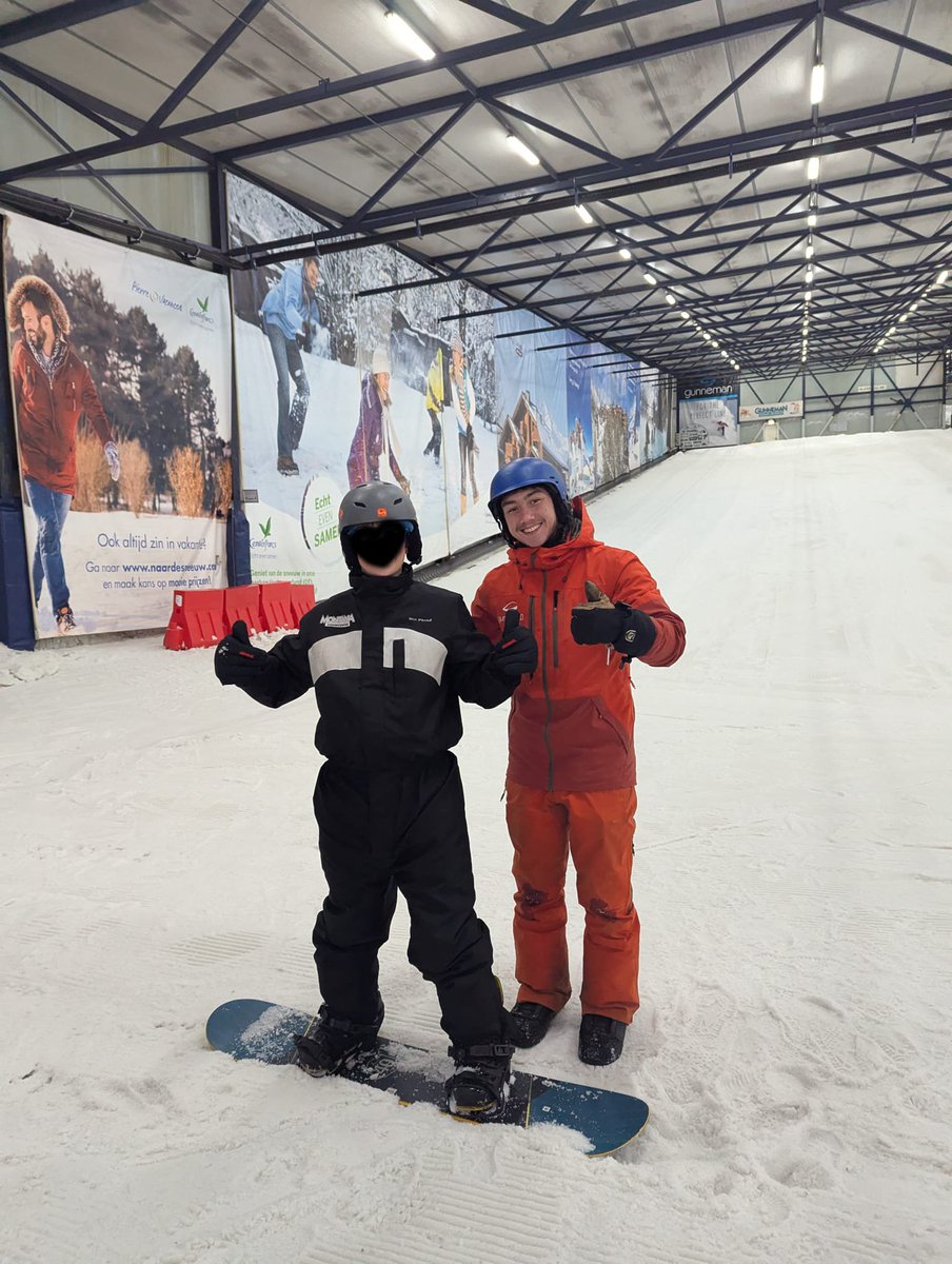 Pepijn beleefde een magische Droomdag! Van snowboarden bij Montana Snowcenter en chocolade maken bij The Chocolate Factory tot een rit in een vrachtwagen en all-you-can-eat diner! Dank aan alle sponsoren, vrijwilligers en droomgidsen Monique &amp; Robin! 💙 #Droomdag #Dream4Kids