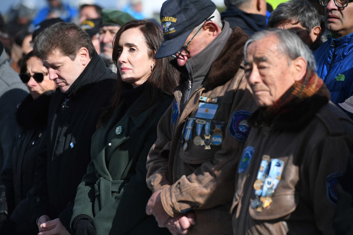 Mis palabras en este 2 de abril donde recordamos la Recuperación de nuestras Islas Malvinas. 

El 2 de abril de 1982, bajo la advocación de la Virgen del Rosario, nuestras FFAA recuperaron la soberanía sobre las Islas Malvinas, izando el pabellón nacional en Puerto Argentino tras