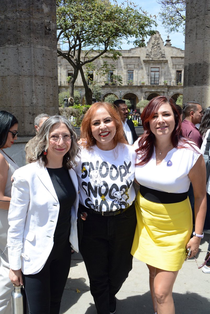 SofiaGarciaGDL's tweet photo. Hoy más que nunca, el legado de Irene Robledo nos recuerda que la educación es la clave para un futuro más justo y equitativo. 
Como lo dijo @VeroDelgadilloG "hoy la historia se escribe de la mano de las mujeres".

Merecido homenaje a un ícono de la lucha feminista. https://t.co/4uLwDGRDRQ