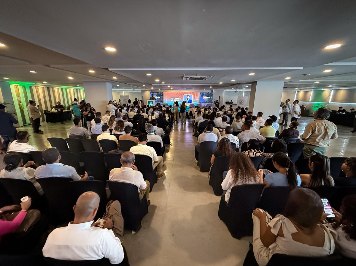CaracolRadio's tweet photo. Líderes y expertos reunidos en #FocalizandoCórdoba, de la Alianza Caribe Potencia Energética (@Caribe_PE) se dieron cita para discutir el futuro energético de la región. Con su potencial solar, hidroeléctrico y de gas natural, este departamento se consolida como un actor clave para el país, no obstante, las tarifas, el riesgo de racionamiento y la incertidumbre alrededor de nuevos proyectos de generación preocupan. Ante ello, el llamado fue claro: se requiere mayor articulación intersectorial. 

Pronto, más detalles. 

#CaribePotenciaEnergética #DesarrolloEnergético #TransiciónEnergética #Córdoba