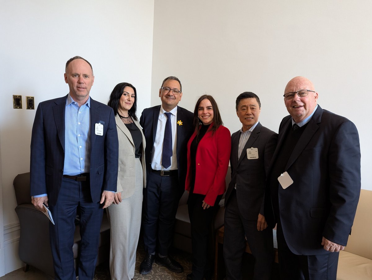 Rencontre avec <a href="/AFontecillaQS/">Andrés Fontecilla</a> pour une délégation de l’@AHQ et de l’<a href="/AQSspas/">Association québécoise des spas (AQS)</a>, merci pour la belle écoute !

#Assnat #polqc #tourisme #hotel #spa #JournéesDeRayonnement2025