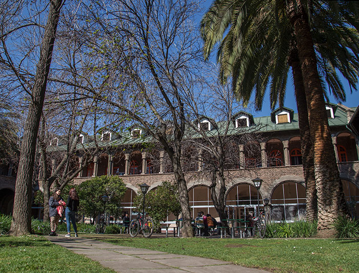 Universidad Católica (@ucatolica) on Twitter photo ¿Sabías que cerca del 98% de la energía de la #UC provendrá de fuentes renovables? 😱♻️ Este cambio permitirá reducir aproximadamente 6.500 toneladas de CO2 equivalente (tCO2eq), impactando en el #CambioClimático, en compromiso con la carbono neutralidad: acortar.link/5ZoWeu ¿Sabías que cerca del 98% de la energía de la #UC provendrá de fuentes renovables? 😱♻️ Este cambio permitirá reducir aproximadamente 6.500 toneladas de CO2 equivalente (tCO2eq), impactando en el #CambioClimático, en compromiso con la carbono neutralidad: acortar.link/5ZoWeu