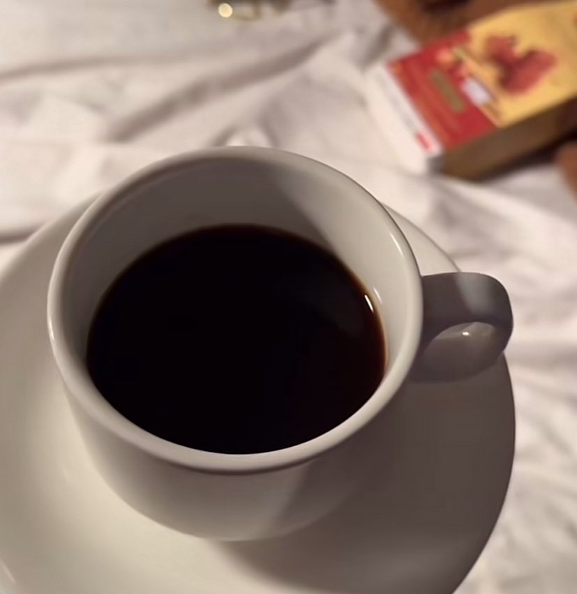 #النفسيه_محتاجه_قهوه𓅆

🖤🖤