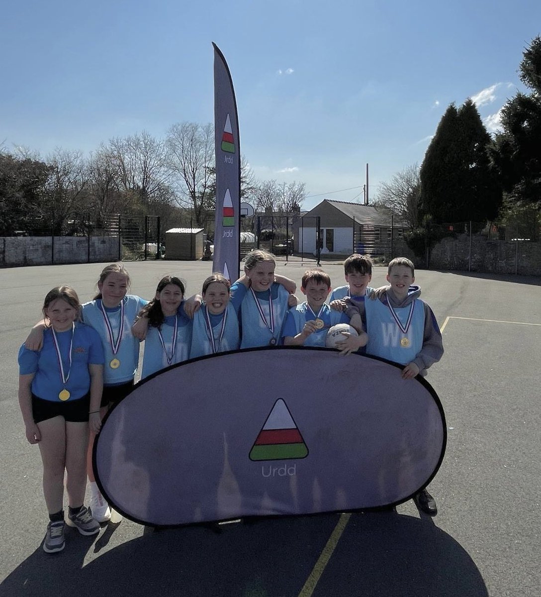 Urdd Meirionnydd (@urddmeirionnydd) on Twitter photo Diwrnod arbennig yng Nghystadleuaeth Pêl-rwyd Meirionnydd heddiw ☀️🏆🏐
Canlyniadau:
🥇<a href="/YsgolBroIdris/">Ysgol Bro Idris</a>
🥈<a href="/YsgolyTraeth/">Ysgol y Traeth</a>
Da iawn chi 👏
Diolch i Ysgol Godre’r Berwyn am y Croeso a defnydd y cyfleusterau 👍 Diwrnod arbennig yng Nghystadleuaeth Pêl-rwyd Meirionnydd heddiw ☀️🏆🏐
Canlyniadau:
🥇<a href="/YsgolBroIdris/">Ysgol Bro Idris</a>
🥈<a href="/YsgolyTraeth/">Ysgol y Traeth</a>
Da iawn chi 👏
Diolch i Ysgol Godre’r Berwyn am y Croeso a defnydd y cyfleusterau 👍