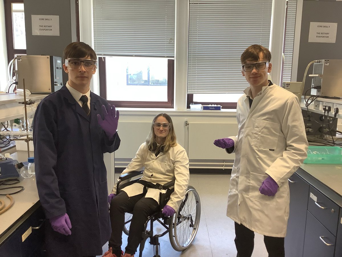 ￼Pupils taking part in a ‘cooking up pear drops’ experiment at Heriot Watt! Involved organic synthesis of an ester and chemical analysis of the product they made #sweetscience <a href="/Boness_Academy/">Bo'ness Academy</a>