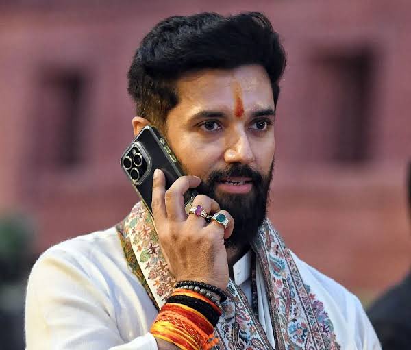 Nher_who's tweet photo. Waqf amendment bill passed in Lok Sabha despite BJP not having majority.

Muslims in India should know the faces of those responsible who made it possible. 

Pass it along. https://t.co/tXw3tko2Ab