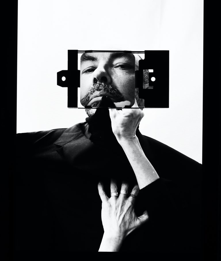 Sara Manubens entrevista a Juan Carlos Lérida sobre Cher, obra que presenta del 4 al 6 de abril en el Mercat de les Flors.

🔗tea-tron.com/mercatflors/bl….