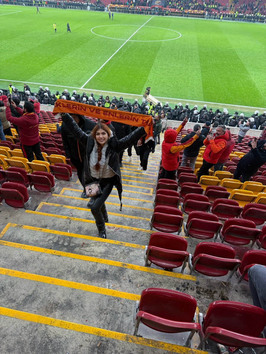 Sevdana yandım yemin ederim 💛❤️ Kadıköy bize deplasman değil 🦁💛❤️ #FBvGS