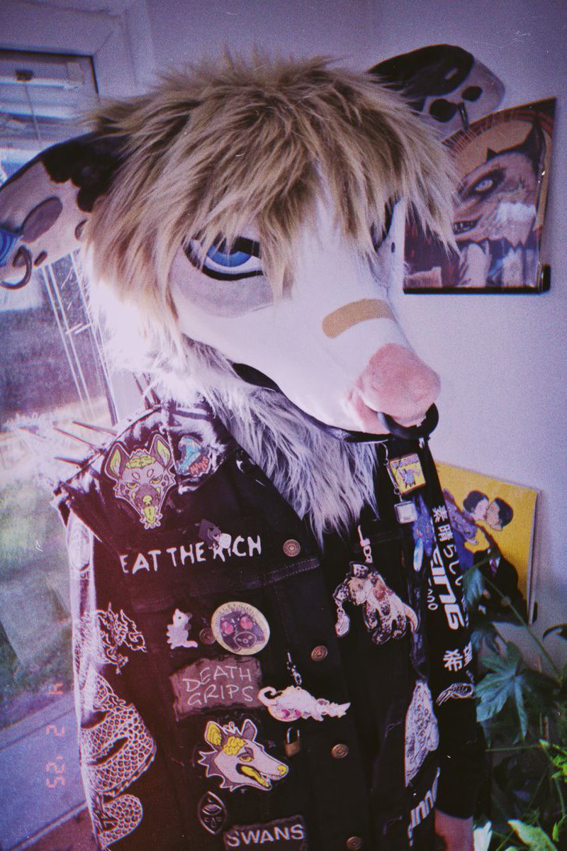 You guys like my new eyeliner? 🖤