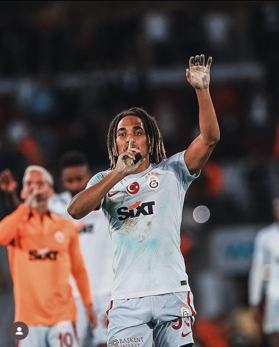 SachaBoey__'s tweet image. 🤫