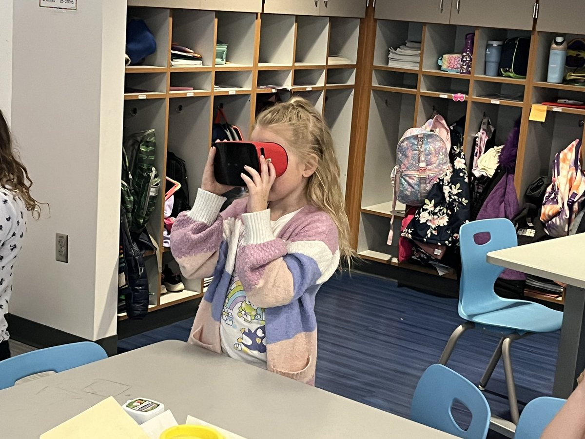 techiepusher's tweet image. 2nd graders at Minoa Elem. are reading “Ruby Bridges” and learning about civil liberties &amp;amp; Martin Luther King Jr.  Using virtual reality, Ss visited the Martin Luther King Memorial, the Lincoln Memorial and reflecting pool in Washington DC. @RobotLABedu